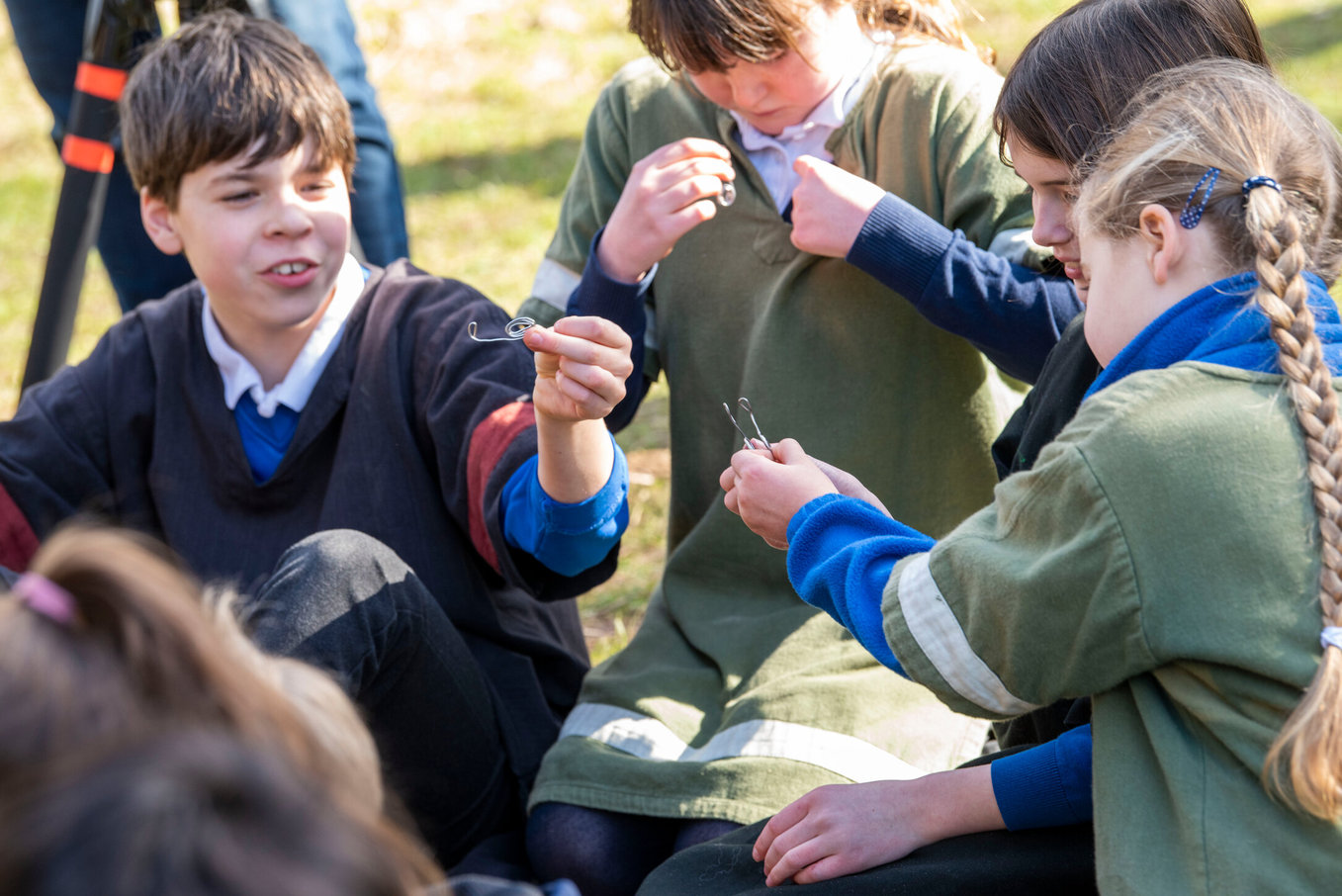 Perlethorpe Children Making Jewellery